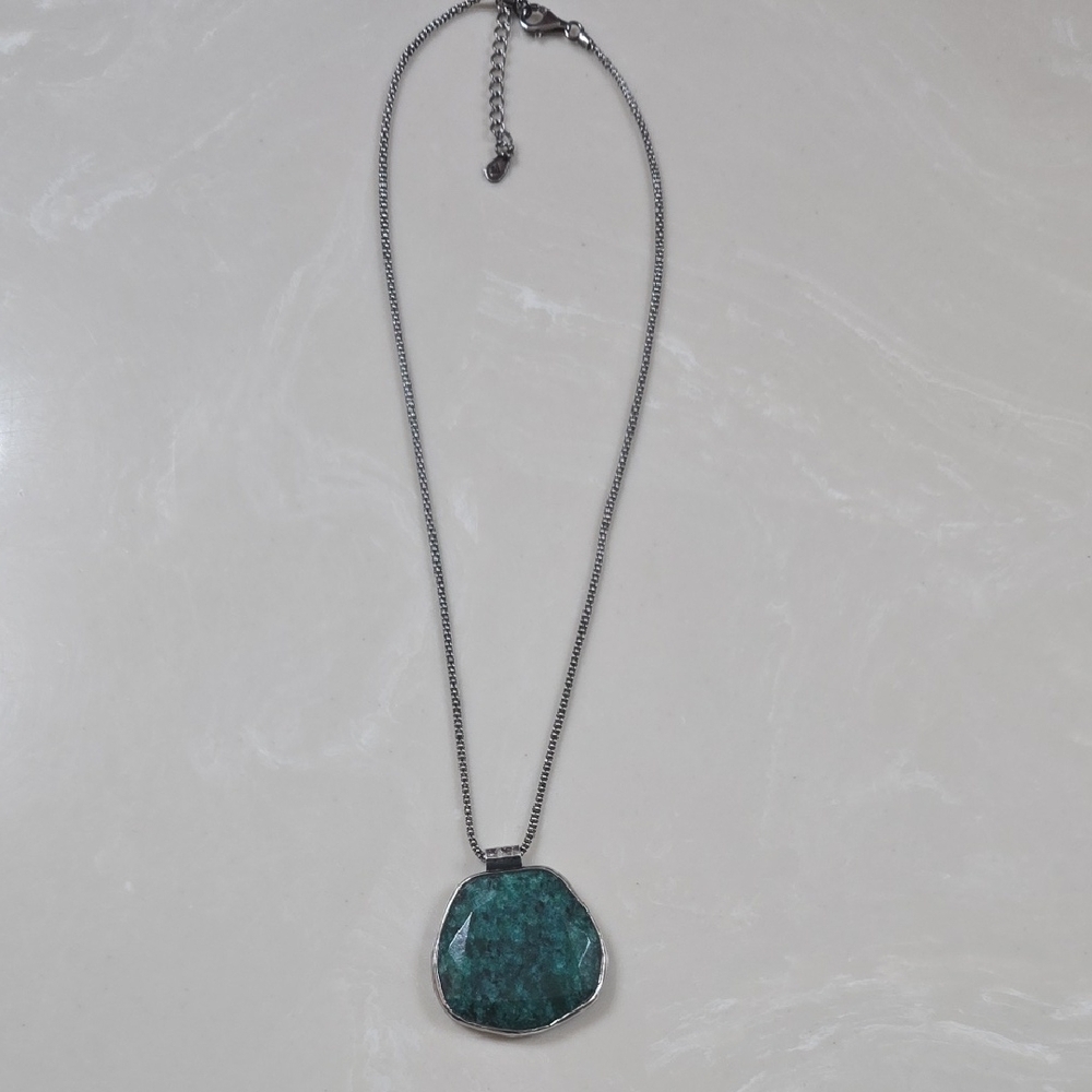 Elegant Silver and Green Pendant Necklace